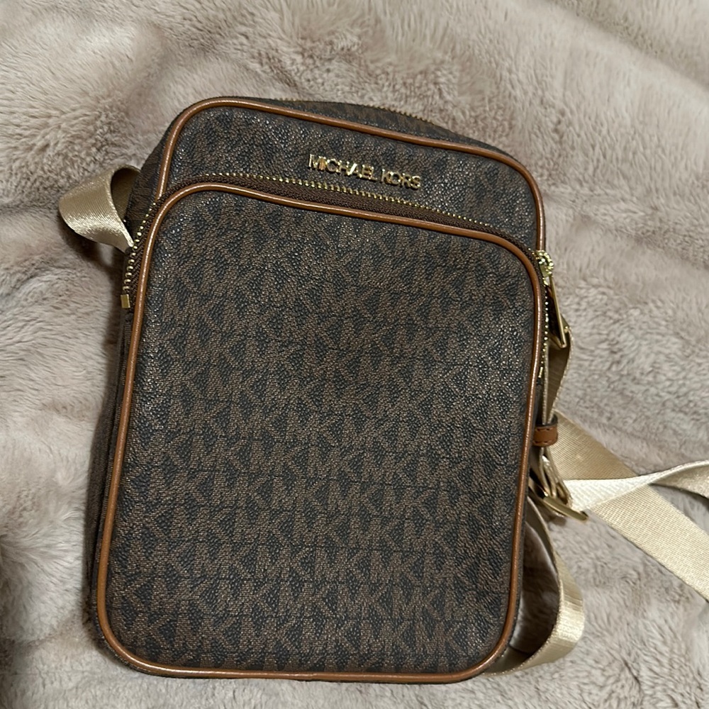Michael Kors travel crossover bag